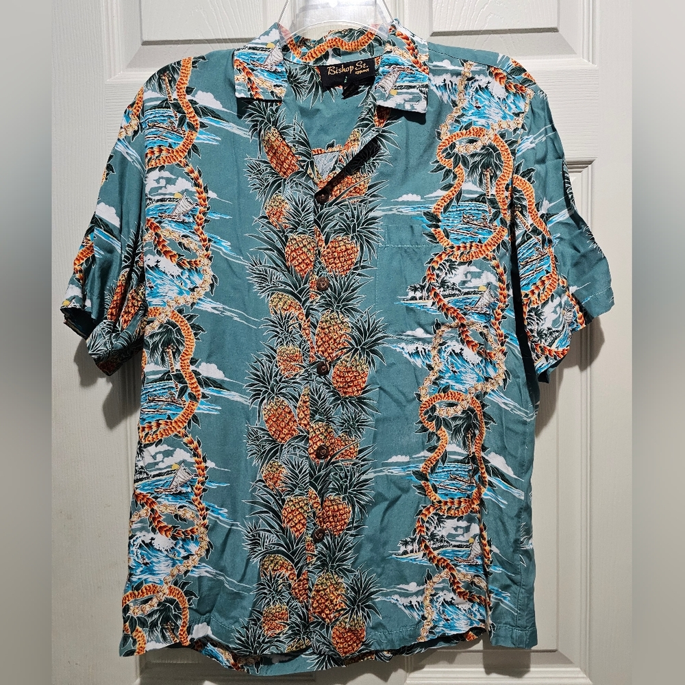 Bishop St. Apparel Hawaiian Shirt Men Small Tropical Pineapples Surfing Canoe